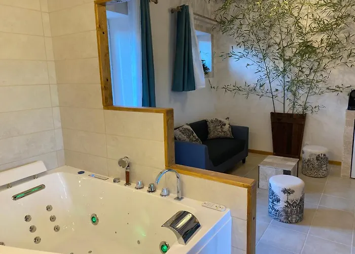 L'anagramme, Et Table D'hôtes Pour Couples Naturistes -fkk- Ou Non